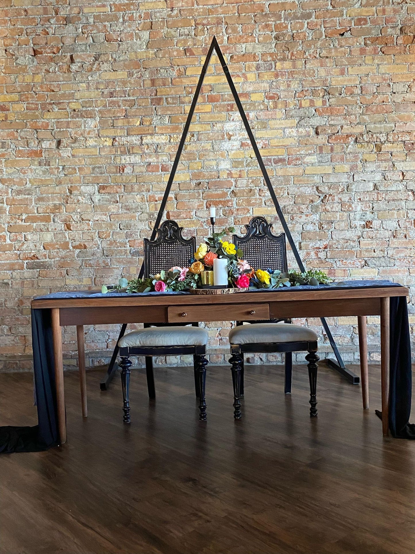 Black Metal Triangle Arch