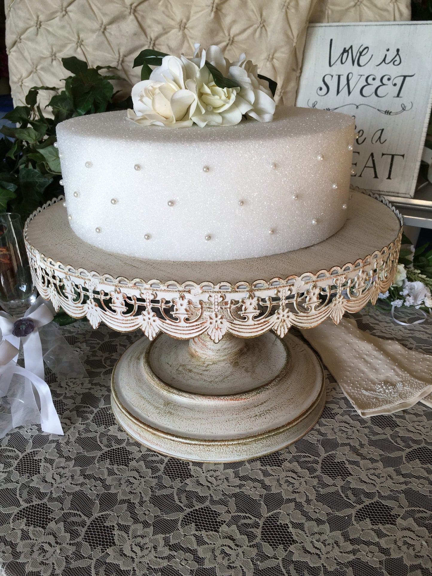 Cream Scalloped Cake Stand