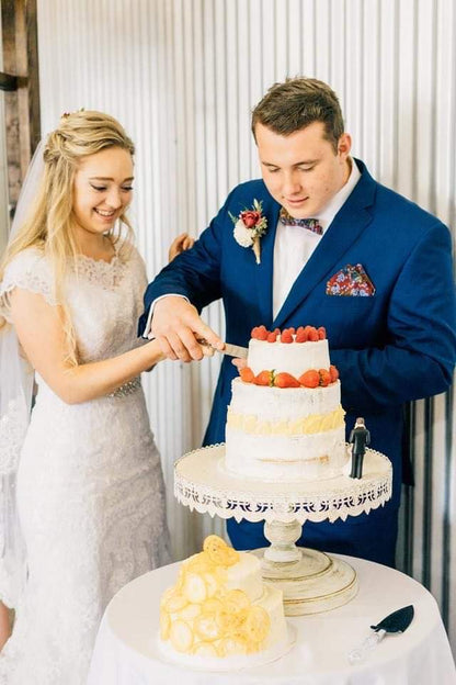 Cream Scalloped Cake Stand