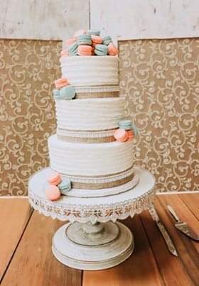 Cream Scalloped Cake Stand