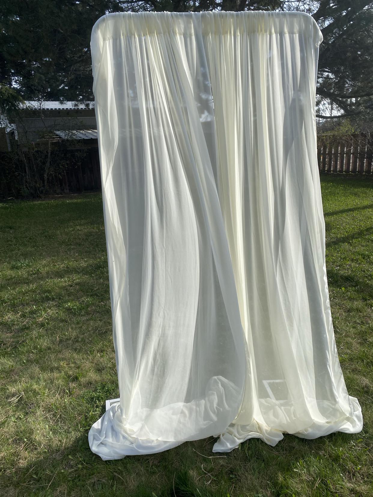 Collapsible Cream Metal Arch Backdrop