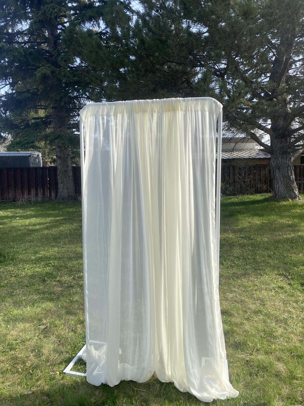 Collapsible Cream Metal Arch Backdrop