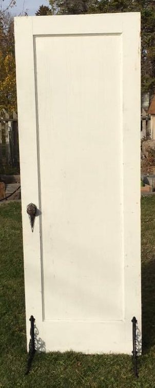 Rustic White Triangle Knob Door